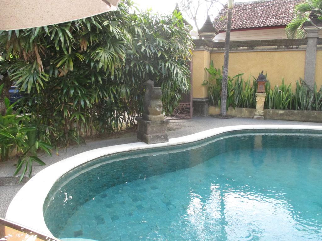 Yuli Bungalows Kuta  Ngoại thất bức ảnh