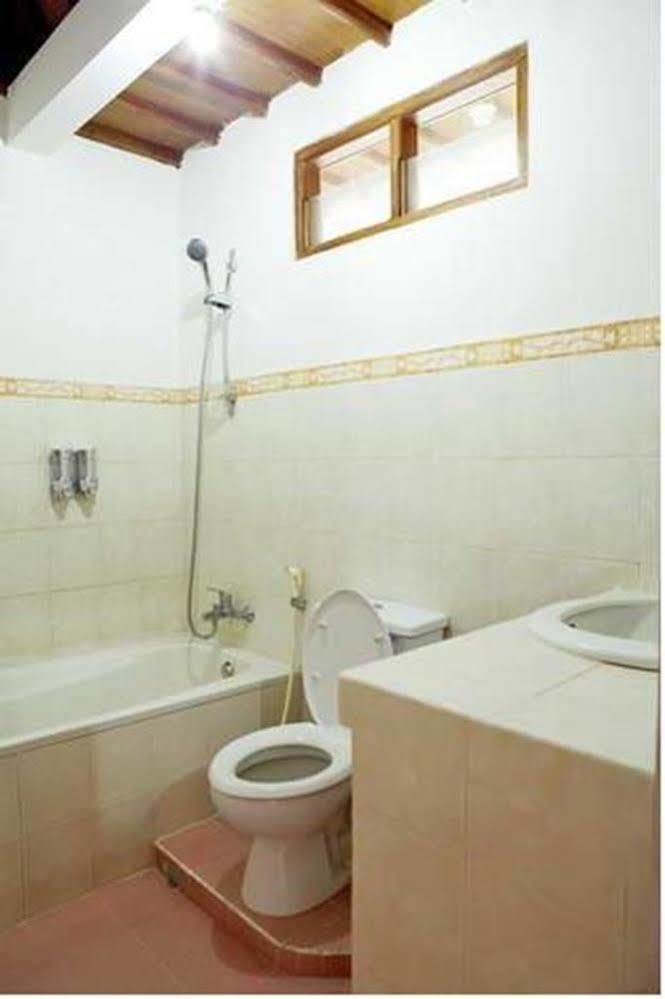 Yuli Bungalows Kuta  Ngoại thất bức ảnh