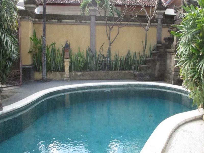 Yuli Bungalows Kuta  Ngoại thất bức ảnh