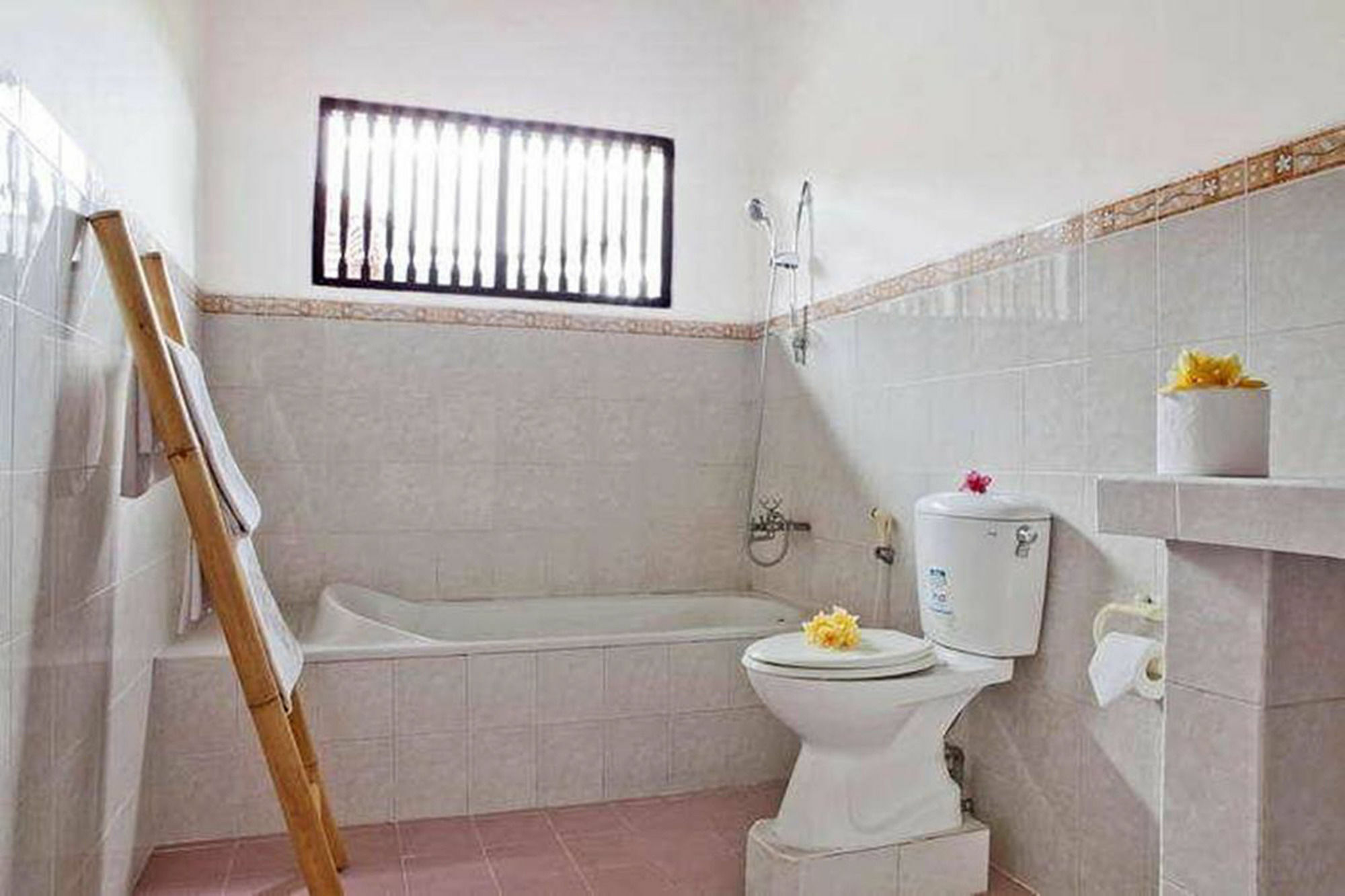 Yuli Bungalows Kuta  Ngoại thất bức ảnh